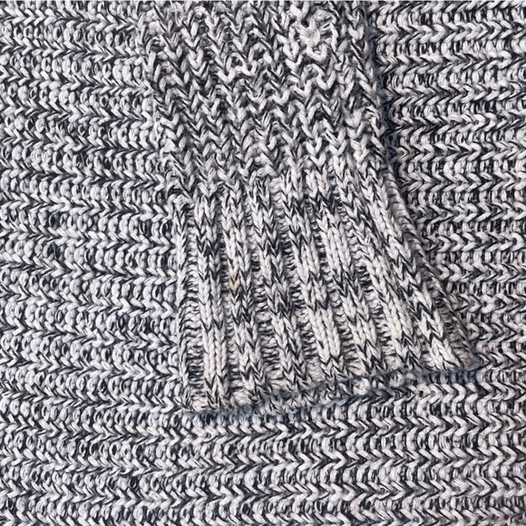 American Eagle black & white knitted sweater - Picture 6 of 6